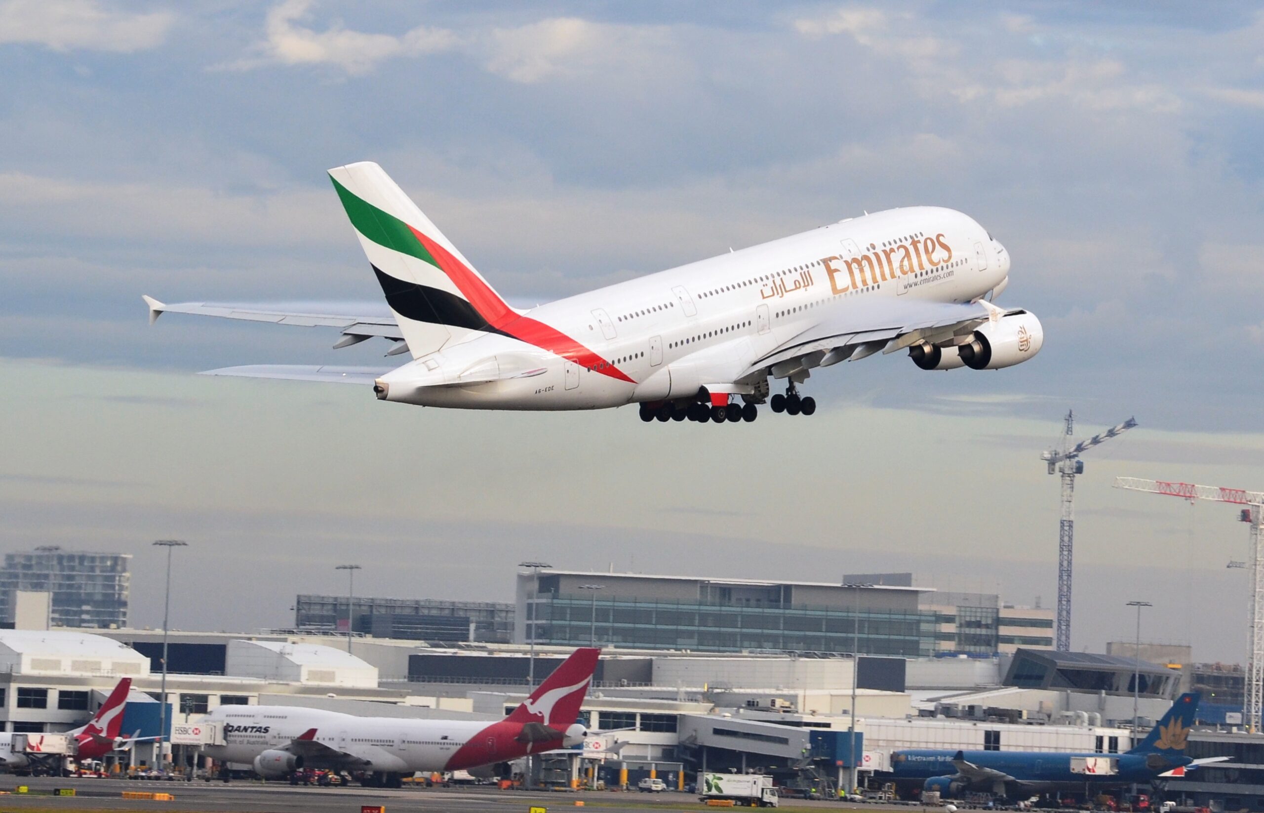 Qantas and Emirates Unveil Frequent Flyer Benefits